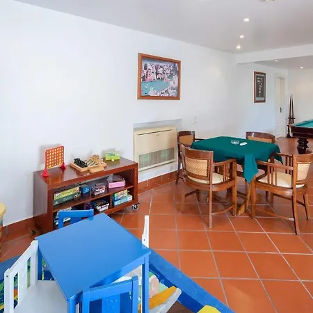 Sleeps 10 Pool Wifi Villa